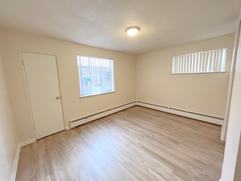 Building Photo - 801 N Dahlia St