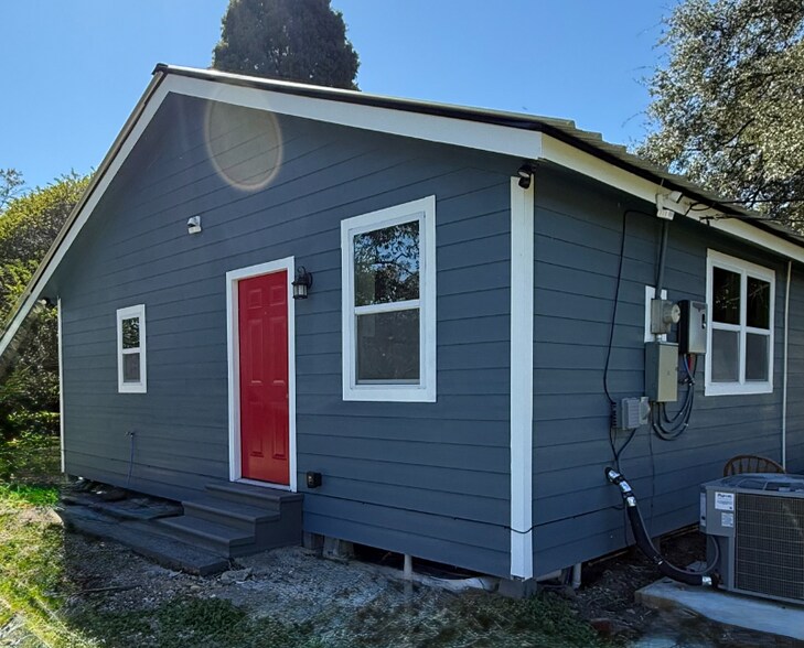 Building Photo - 10040 LA-44