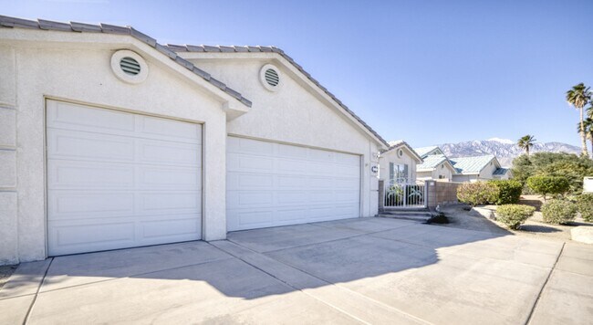 3 Car Garage! - 67675 Ovante Rd