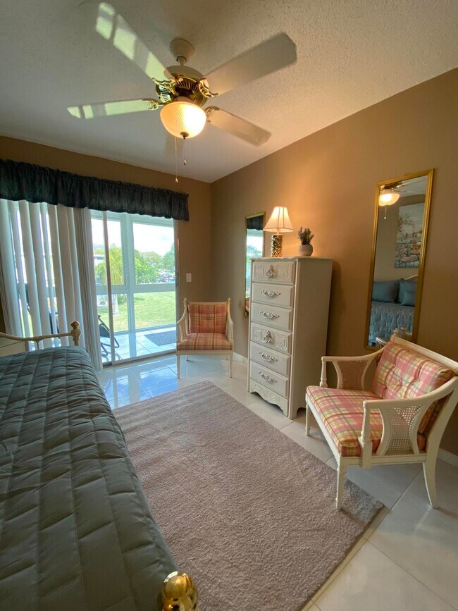 Building Photo - 72 Newport D