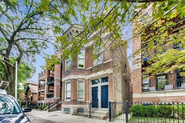 Primary Photo - 2330 N Greenview Ave