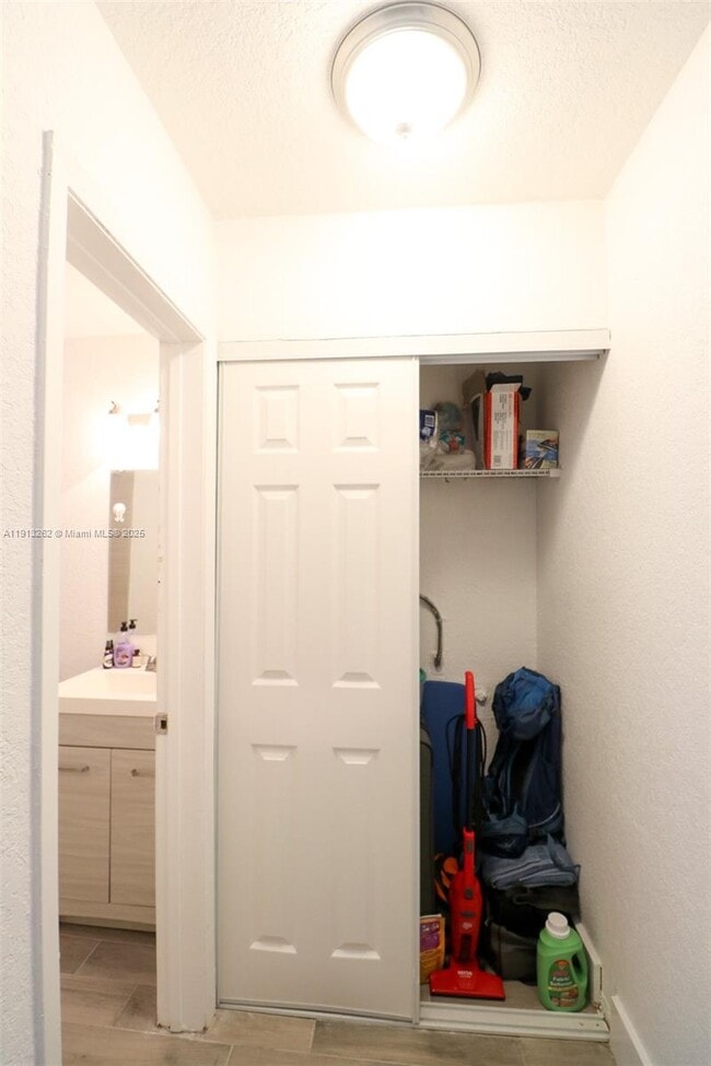 Building Photo - 3071 SW 27th Ave