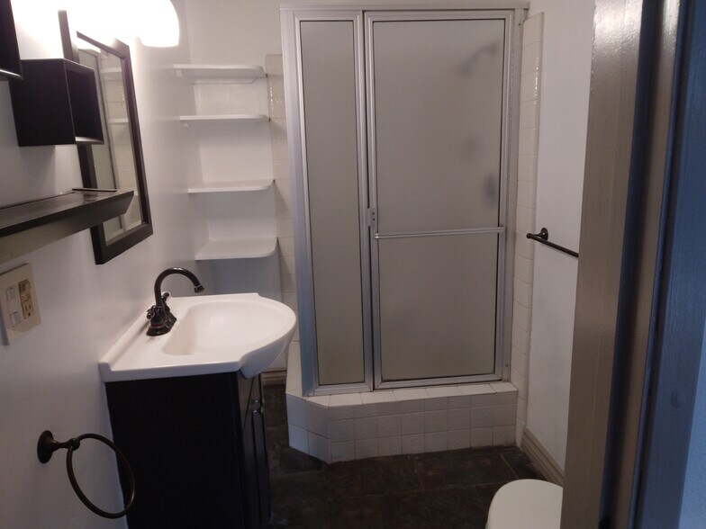 Building Photo - 3331 Dickens St