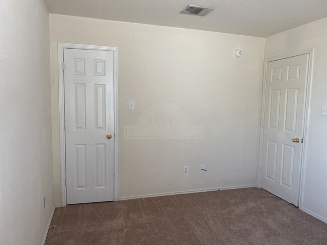 Building Photo - 4402 Golden Gate Dr