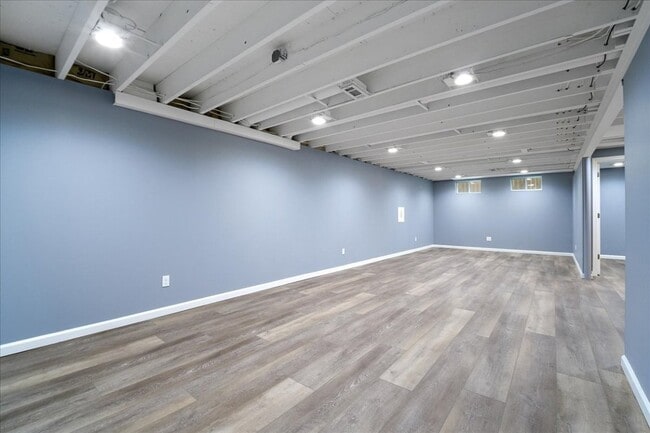 Building Photo - 113 Roland Ave