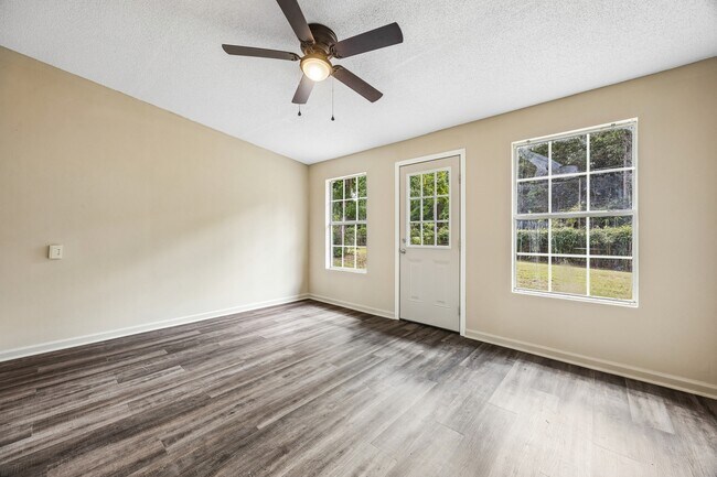 Building Photo - 117 Pinedale Dr