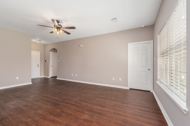 Building Photo - Available for Immediate Move in! Newly Ren...