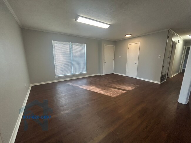 Building Photo - 1025 Crestview Dr S