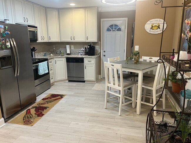 Building Photo - 1300 Wilson Point Rd