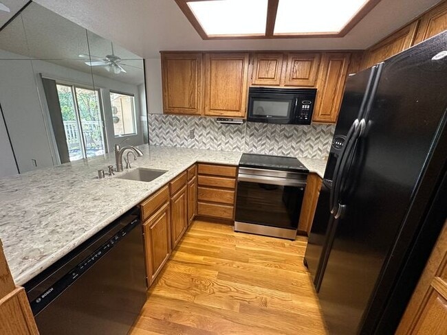 Building Photo - 2875 Idlewild Dr