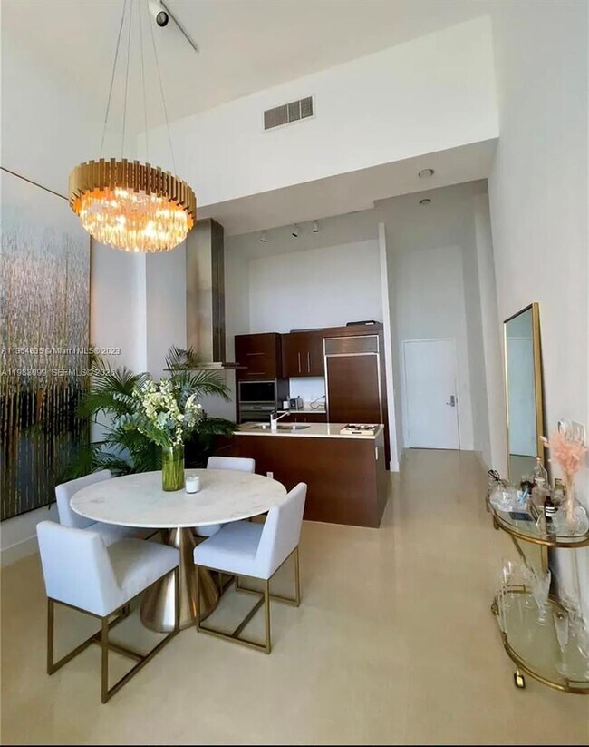 Building Photo - 495 Brickell Ave