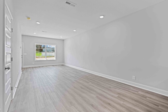 Building Photo - 15 Highland Blf Wy