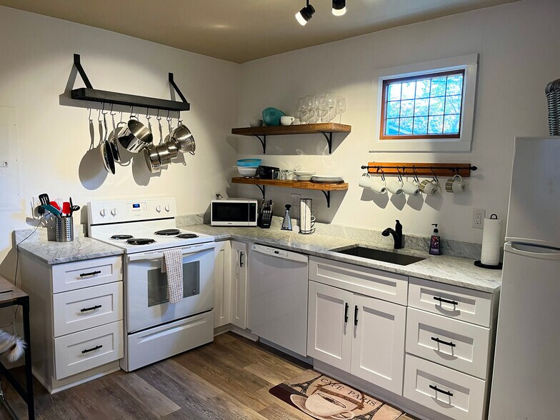 Building Photo - 375 Weaverville Rd