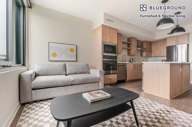 Building Photo - 3275 Washington Blvd