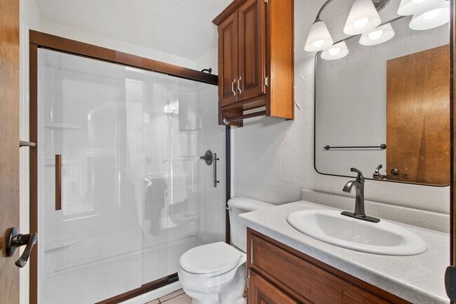 Building Photo - 2404 Canter Ln