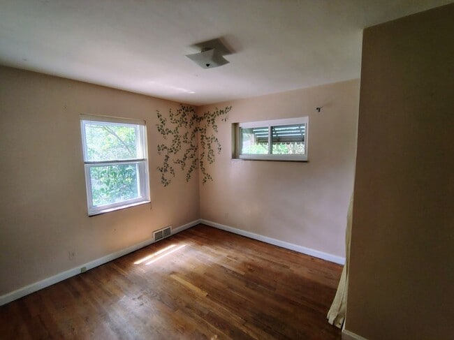 Building Photo - 130 Turf Ct