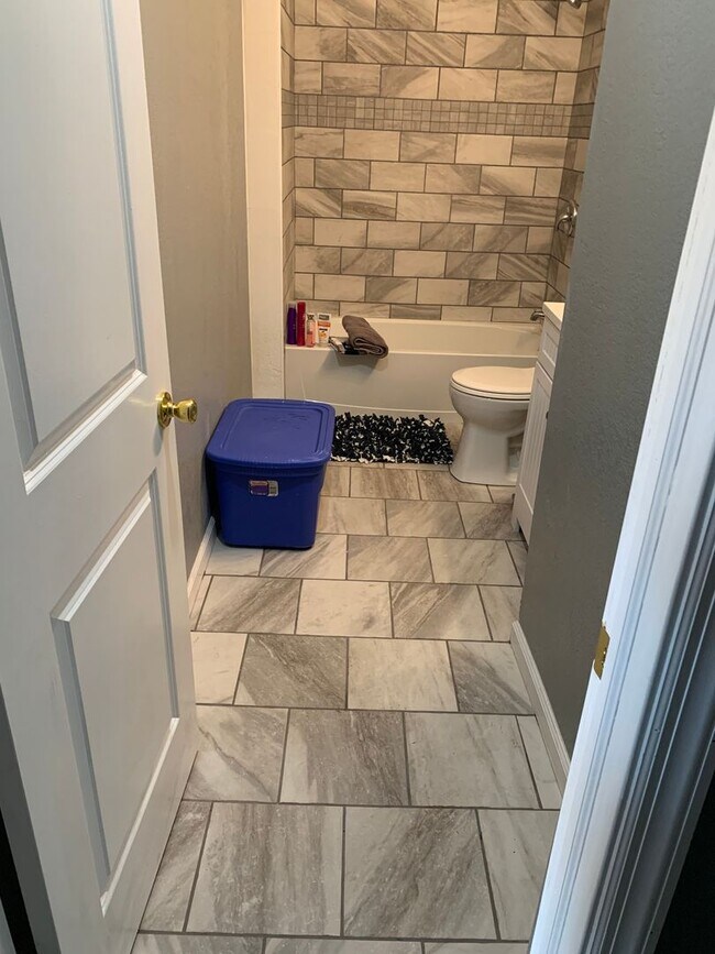 Building Photo - 903 E Cason st