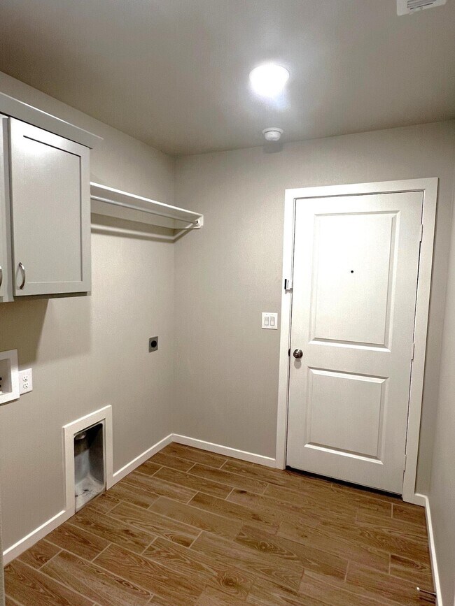 Building Photo - 9807 Viola Ave