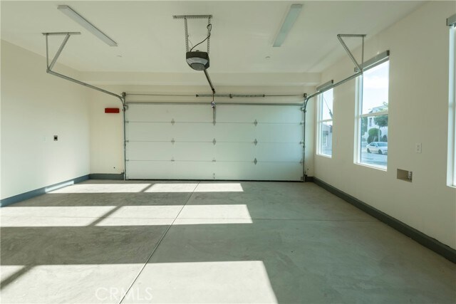 Building Photo - 5922 Encinita Ave