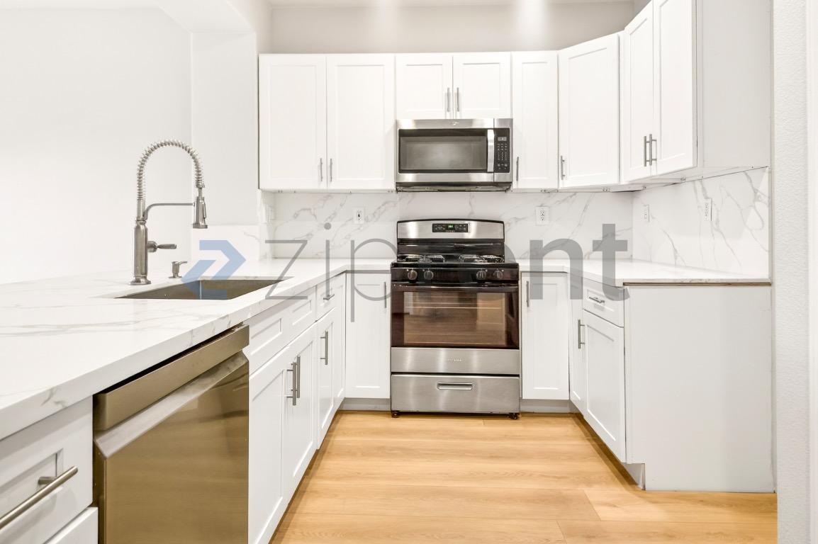 Building Photo - 15916 Lasselle St