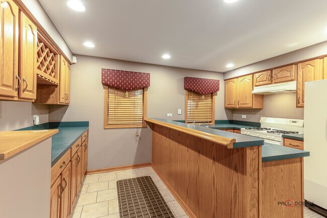 Building Photo - 1214 Shoreline Dr
