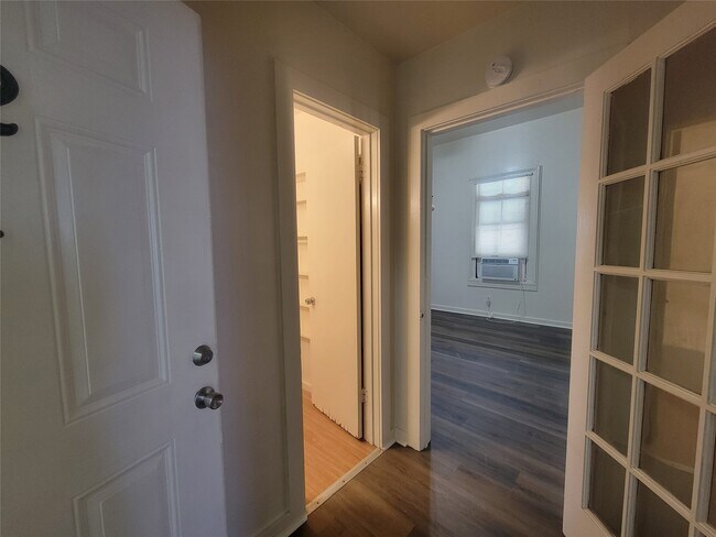 Building Photo - 1910 Ave N Ursuline St