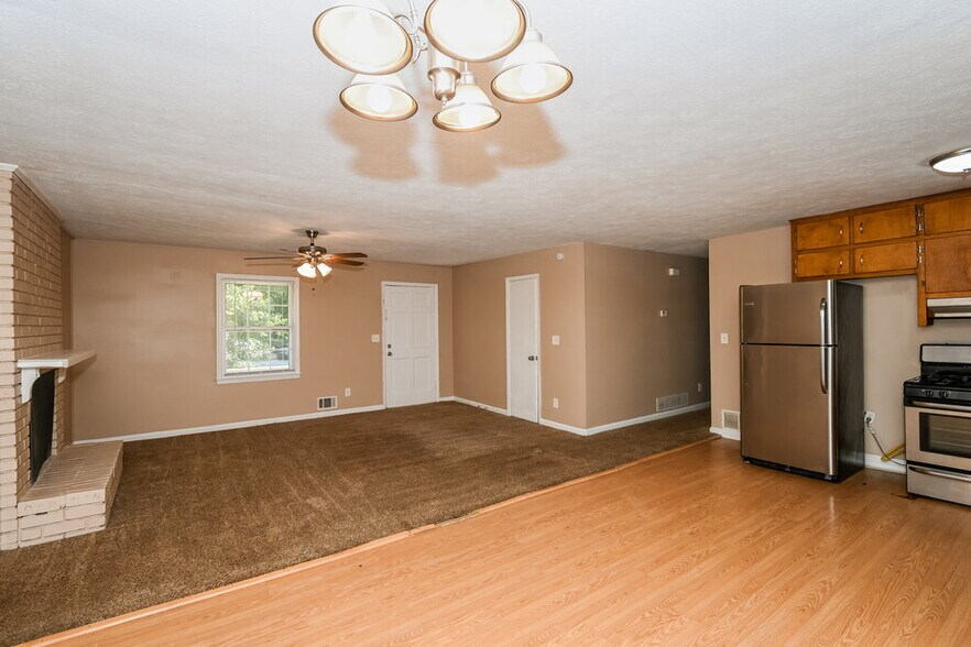 Building Photo - 6490 Executive Dr