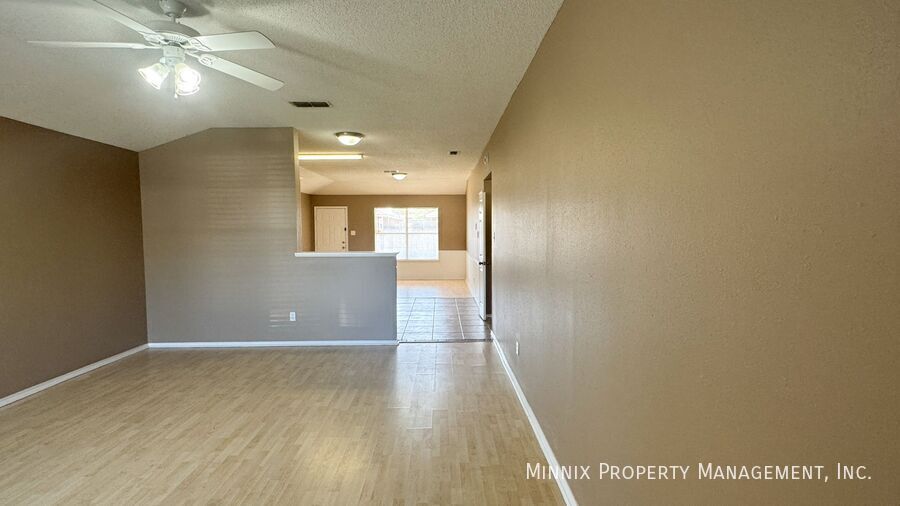 Building Photo - 525 N Iola Ave