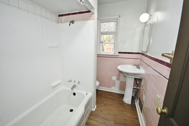 Building Photo - 1243 Evans St