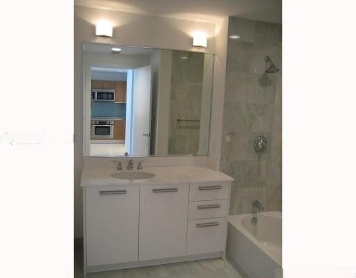 Building Photo - 1050 Brickell Ave