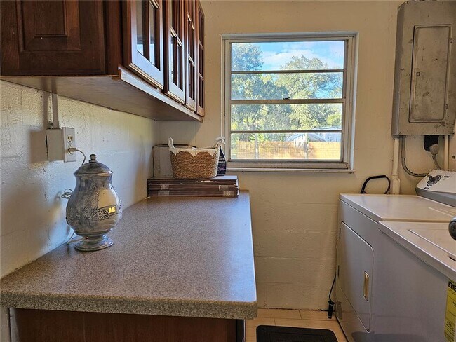 Building Photo - 18927 Boyette Rd