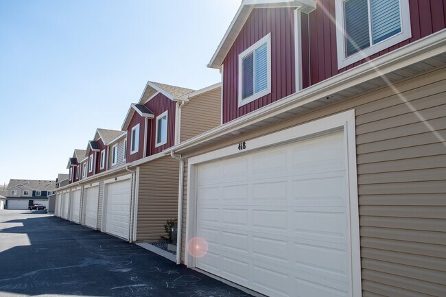 Building Photo - 418-1580 1580 E