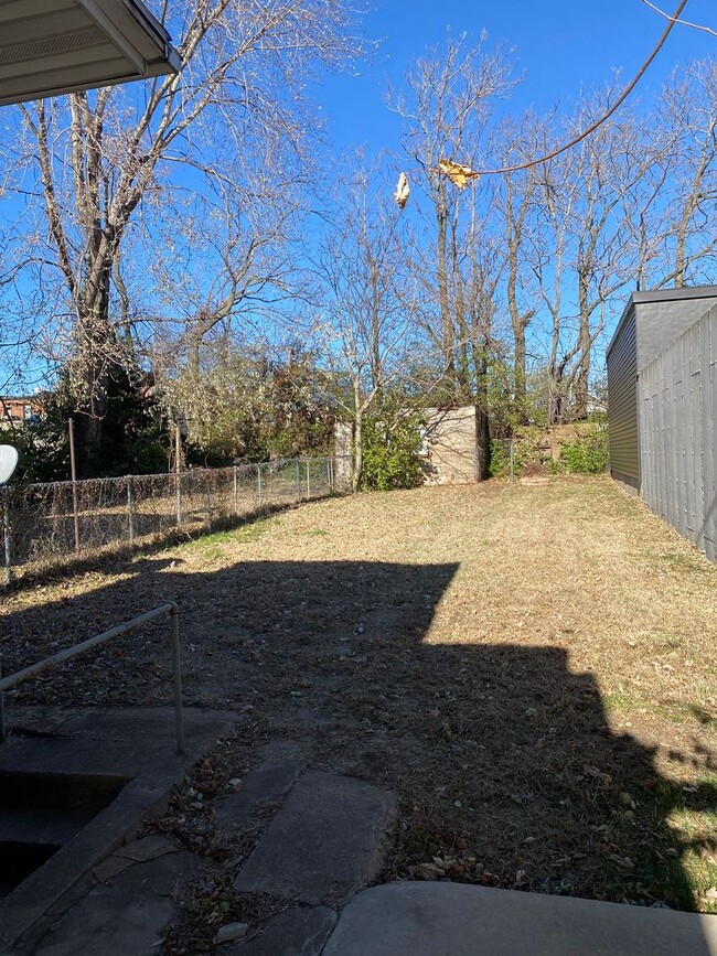 Building Photo - Beautiful Remodeled Home in the Hill!