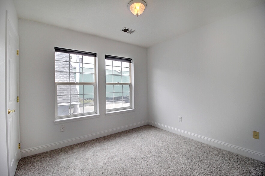 Building Photo - 2077 S Grant St