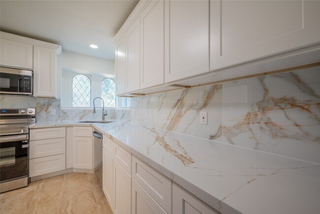 Building Photo - 1923 Big Horn Dr