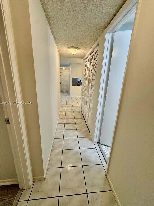 Building Photo - 110 Gardens Dr