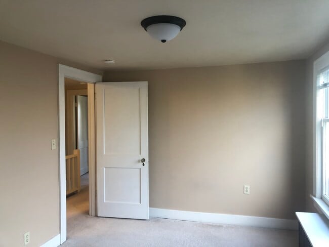 Building Photo - 3007 16th Ave S