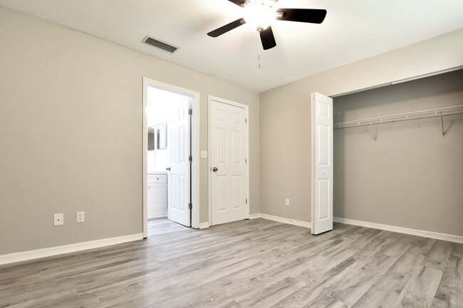 Building Photo - 610 SW 11th Ln