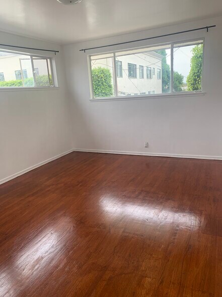 Building Photo - 144 S Bedford Dr