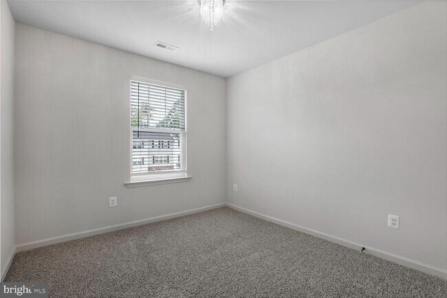 Building Photo - 2437 Drake Ln