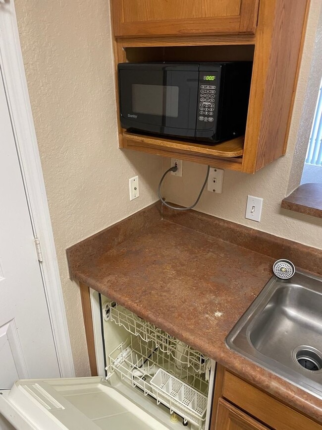 Building Photo - The Greens - 4221