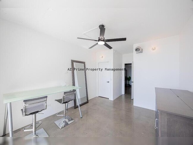 Building Photo - 207 W Clarendon Ave