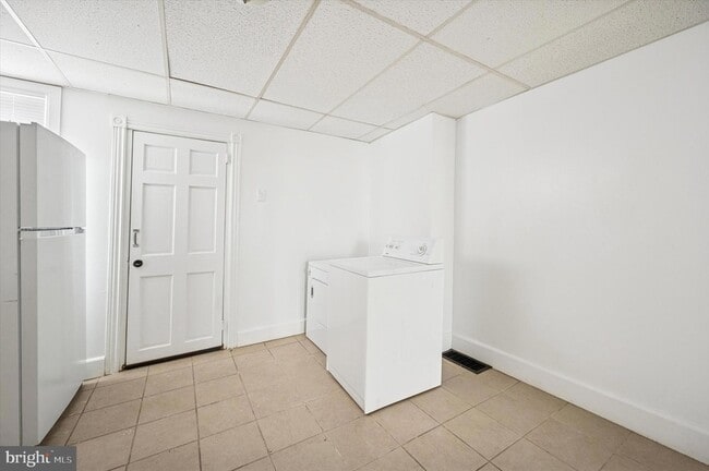 Building Photo - 6106 N Norwood St