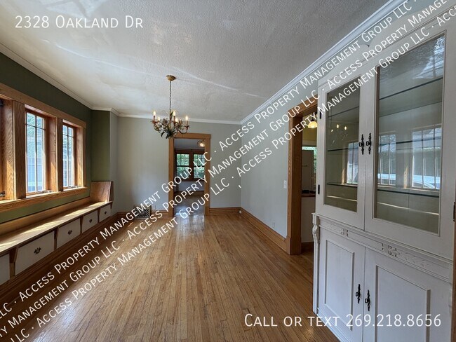 Building Photo - 2328 Oakland Dr