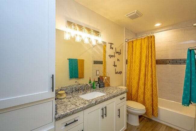Building Photo - 514 Prado Dr
