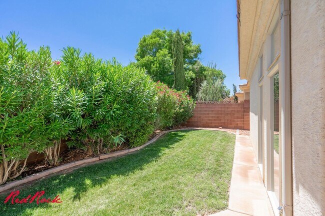 Building Photo - Comfortable 3-bedroom Home. Small Dog Frie...