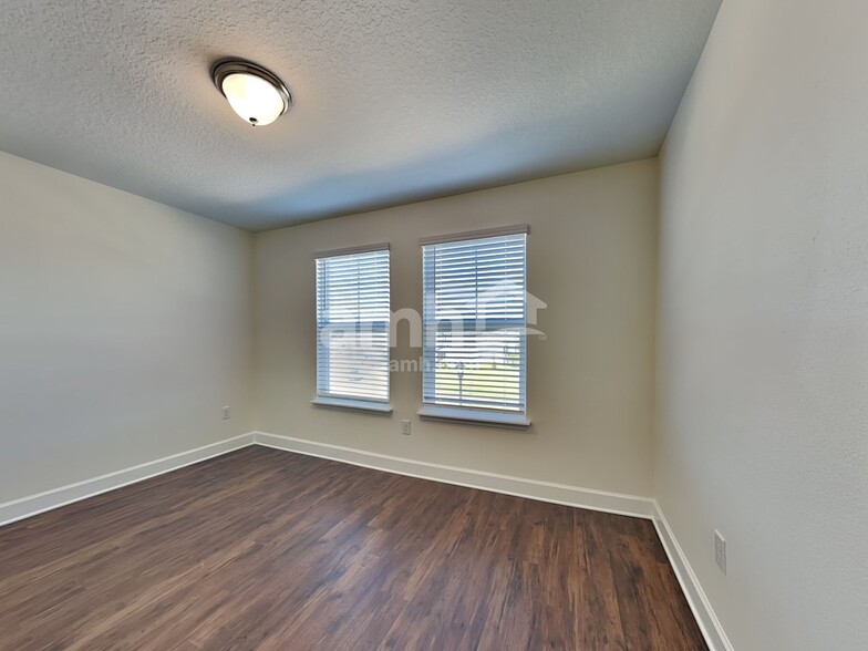 Building Photo - 11662 Hillside Dr
