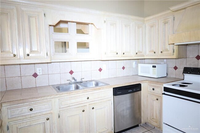 Building Photo - 606 Buena Vista Dr
