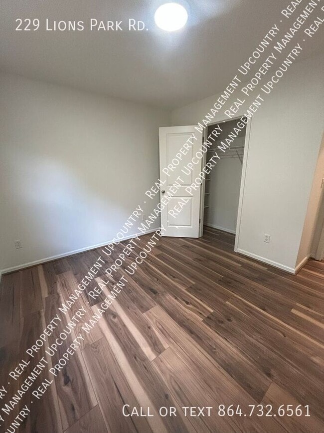 Building Photo - 229 Lions Park Rd