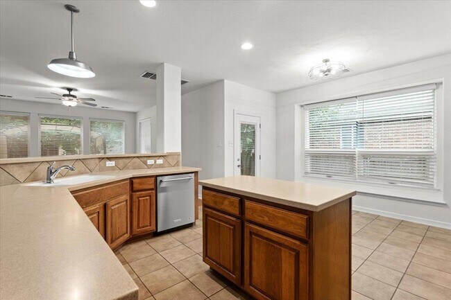 Building Photo - 2304 Village View Loop